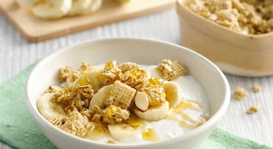 Yogurt with fruits and nuts