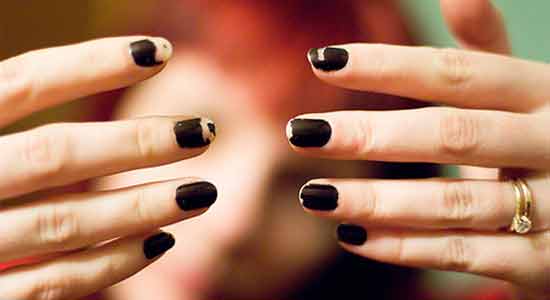 Scratching Off Nail Paint can Demage Your Nails