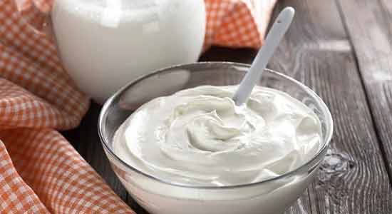 Use Plain Yogurt to Treat Sunburn