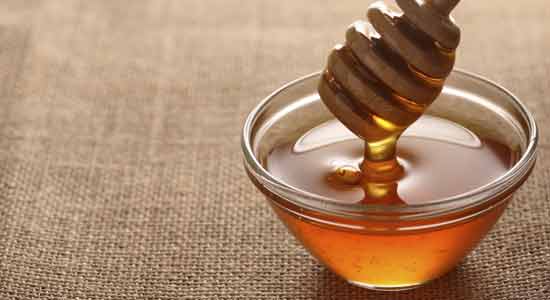Honey to Minimize Facial Pores Naturally