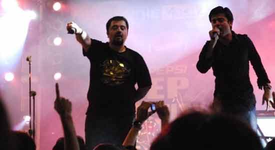 Fawad Performing with Ahmed Ali Butt 