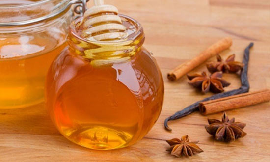 Reduce Toothache with Honey Cinnamon Mixture