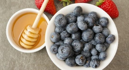 Blueberry and Honey Face Mask for Sagging Skin