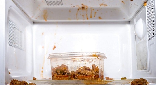 Do Not Keep plastic container in Microwave