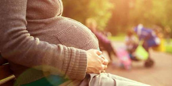 10 tips for pregnant women to have happy winters