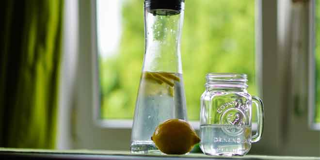 8 benefits of drinking lemon water