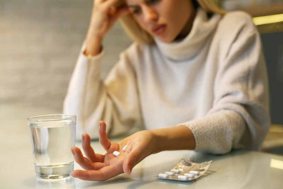 4 common mental problems and side effects of medicines