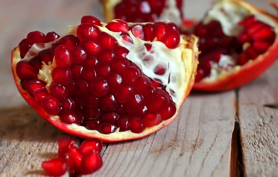 10 Foods To Make You Look Younger- pomegranate