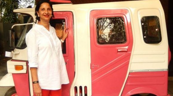 Pink rickshaw introduced for women in Lahore - HTV