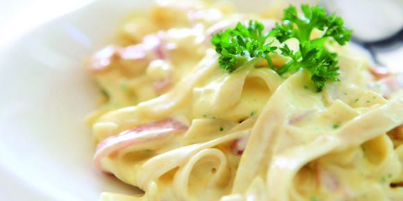 Treat everyone at home with this delicious white sauce pasta recipe - HTV