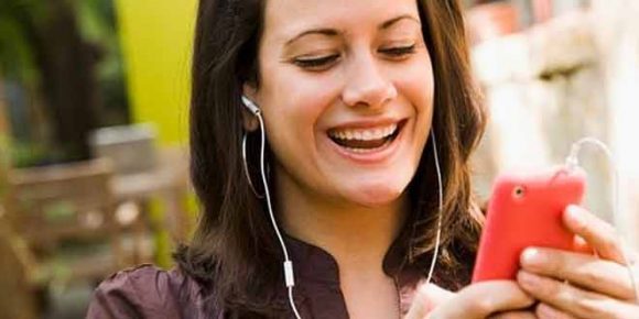 Over two thirds of smartphone owners are music streamers - HTV