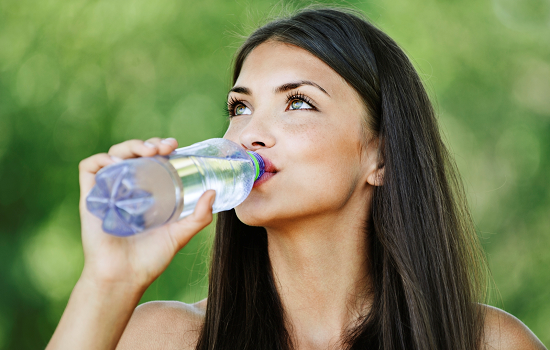 Faster Ways to Reduce Dark Circles Naturally- drink water